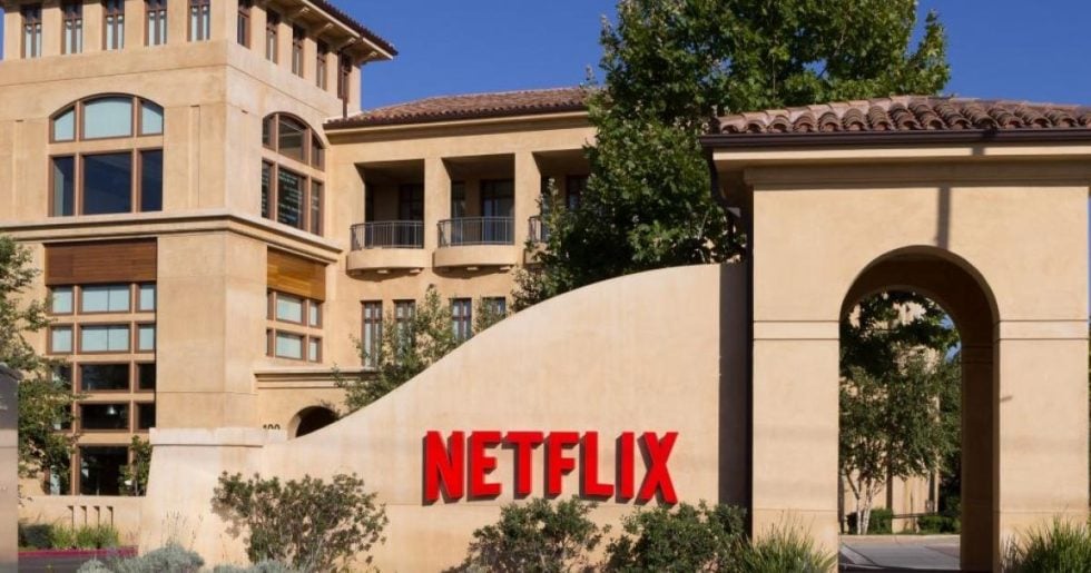 Αποσύρεται η Netflix από τη «μάχη» για τη Warner Bros